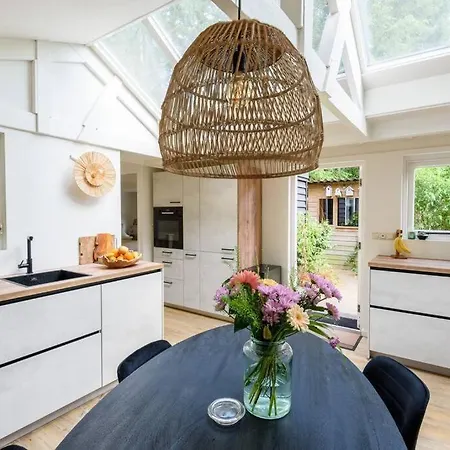Vakantiehuis Rustgevend Paradijs Aan Het Bos Putten